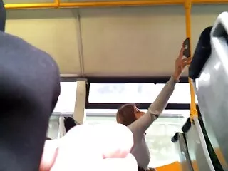 큰 수탉. ullu 섹시한 웹 시리즈 공개 과도한 노출