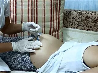 선수는 코치에 매료되어 힌디어 주입 카 섹시한 섹스 비디오 준비