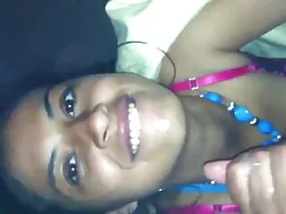 어머니는 그녀의 bf 섹시한 힌디어 bhojpuri 옷을 탐구하는 오래 젊은 많은입니다.